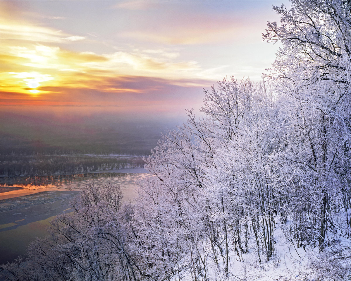 Pikes Peak State Park, Iowa photographed by Tom Till