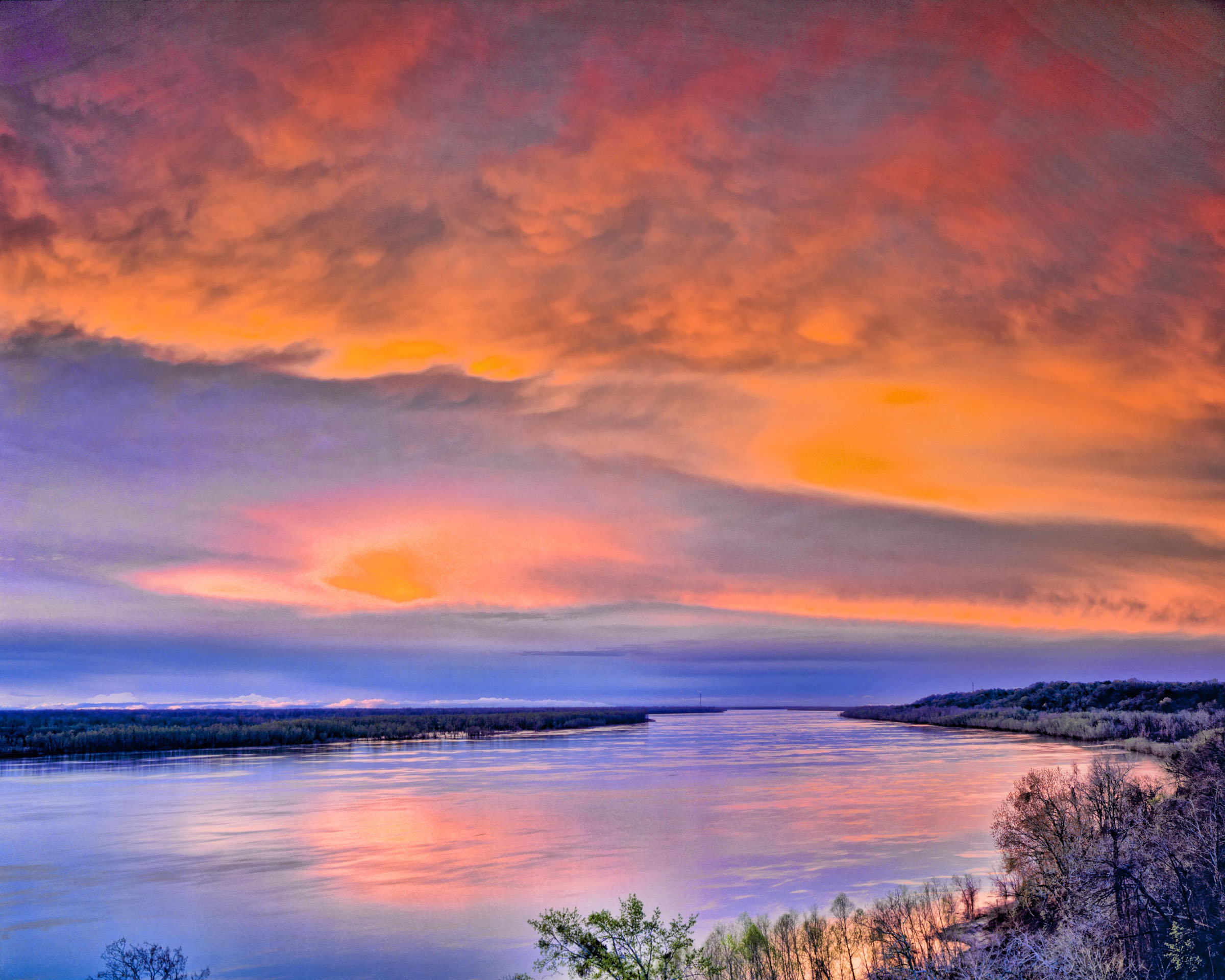 Spring Sunset, Mississippi River, Natchez Trail photographed by Tom Till
